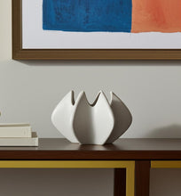 Load image into Gallery viewer, Sculptural Table Vase (608338) - Cream