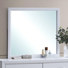 Load image into Gallery viewer, Glasgow - Mirror With Minimalist Design And Low Distortion Glass