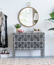 Load image into Gallery viewer, Circle Wall Mirror With Iron Frame, Accent Mirror For Living Room