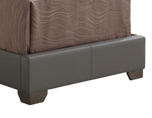 Load image into Gallery viewer, Elegant Platform Bed For Relaxed Spaces