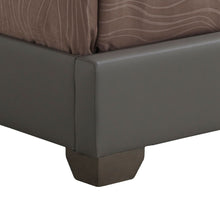 Load image into Gallery viewer, Elegant Platform Bed For Relaxed Spaces