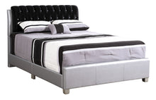 Load image into Gallery viewer, Tufted Upholstered Bed
