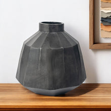 Load image into Gallery viewer, Geometric Round Table Vase - Gray