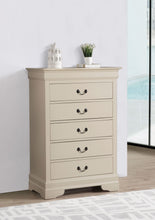 Load image into Gallery viewer, Louis Phillipe - Traditional Style Storage Chest Elegant