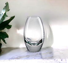 Load image into Gallery viewer, Free Oval Table Vase (375832) - Clear