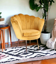 Load image into Gallery viewer, Modern Seashell Accent Chair - Golden