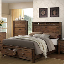 Load image into Gallery viewer, Eastern King Bed With Footboard Drawers Furniture - Oak