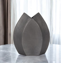 Load image into Gallery viewer, Table Vase (576774) - Black