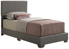 Load image into Gallery viewer, Elegant Platform Bed For Relaxed Spaces