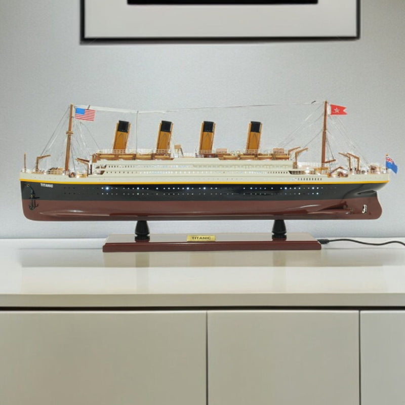 Hand Painted 1912 RMS Titanic Lights Model Boat - Black / White