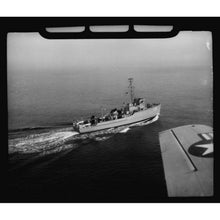 Load image into Gallery viewer, Hand Painted Model Boat (624311) - Gray / Dark Brown
