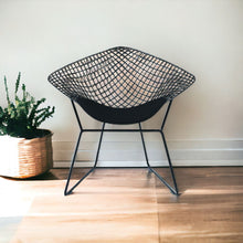 Load image into Gallery viewer, Metal Lounge Chair With Pad - Black
