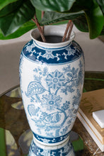 Load image into Gallery viewer, Round Table With Elegant Foral Design And Mirrored
