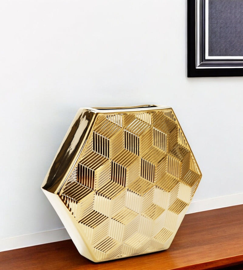 Geometric Table Vase With Sculptural Details - Gold