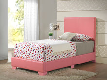 Load image into Gallery viewer, Elegant Platform Bed For Relaxed Spaces
