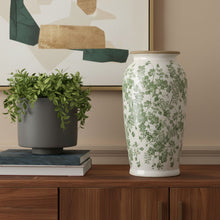 Load image into Gallery viewer, Leaf Round Table Vase - Green / White
