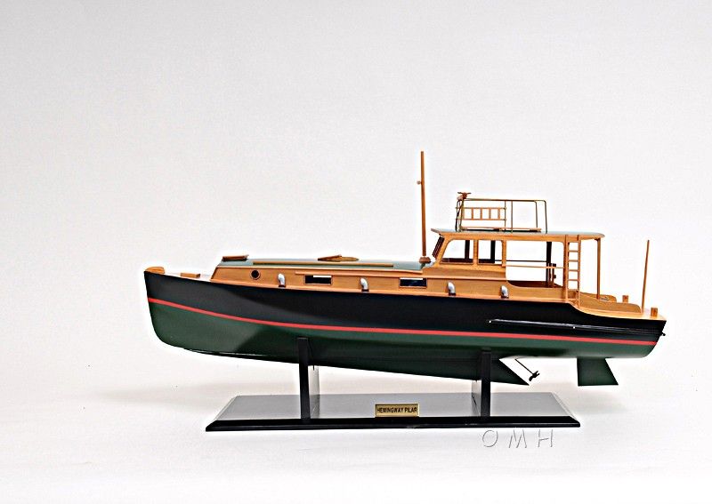 Hand Painted 1934 Hemingway Pilar Fishing Boat Model Boat - Black / Green