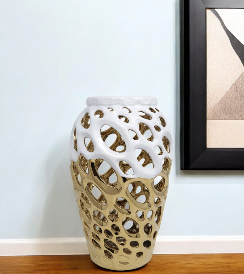 Pierced Urn Porcelain Table Vase With Sculptural Details - Gold / White