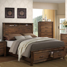Load image into Gallery viewer, Eastern King Bed With Footboard Drawers Furniture - Oak
