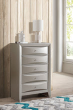 Load image into Gallery viewer, Marilla - Chest

