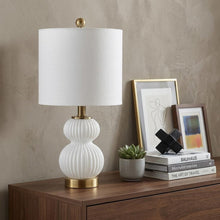 Load image into Gallery viewer, 20" Gold Globe Globe Lamp With Drum Shade
