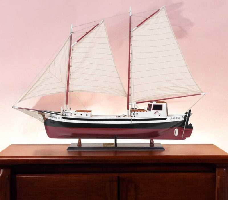 Hand Painted Model Boat Tabletop Sculpture (376348) - Black / White