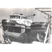 Load image into Gallery viewer, Hand Painted Model Boat (624545) - Black / White
