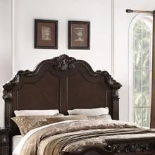 Load image into Gallery viewer, Bed With Carved Details
