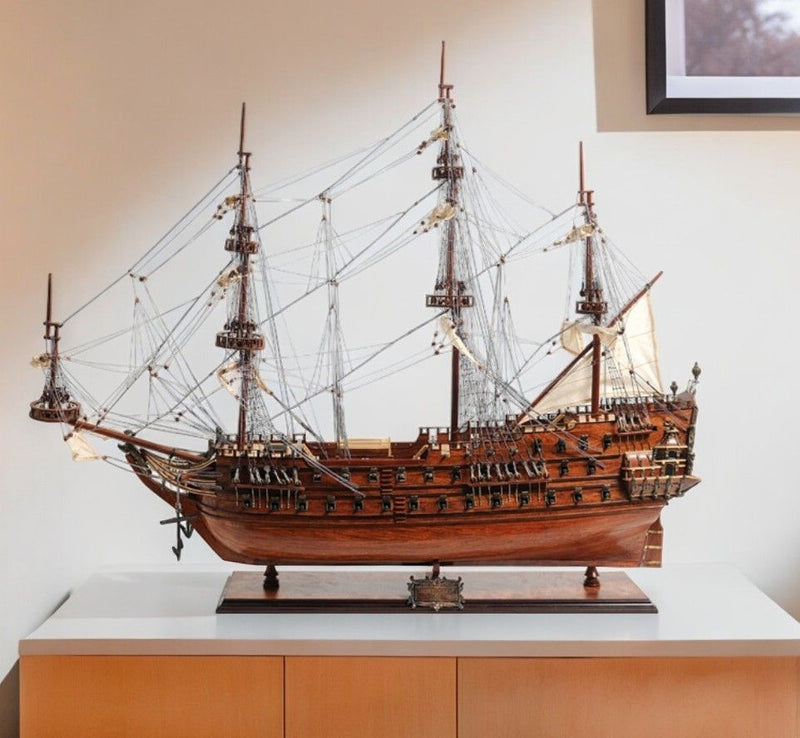Hand Painted c1665 Zeven Provincien Model Boat - Brown