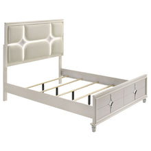 Load image into Gallery viewer, Gwendolyn - Queen Panel Bed With LED Headboard - White
