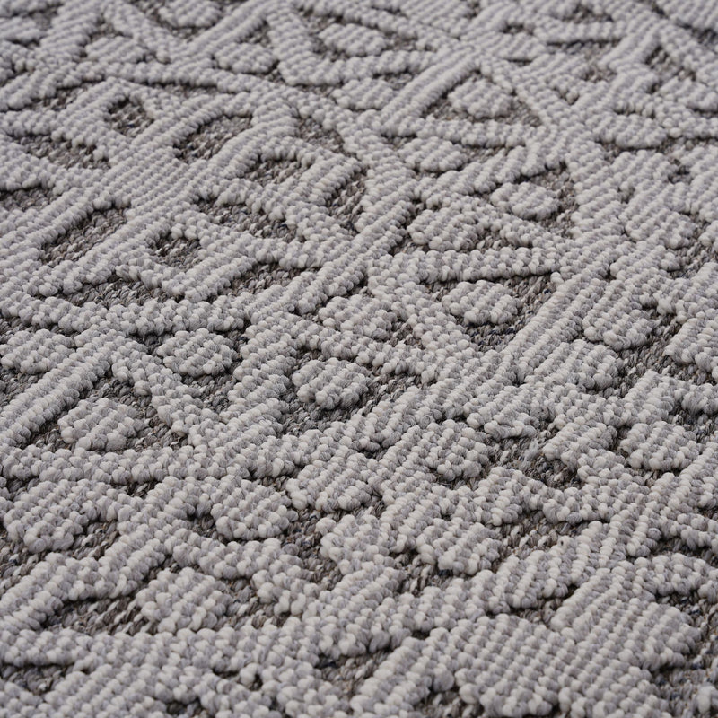 Guros - 8' X 10' Medallion Indoor / Outdoor Area Rug - Gray / White