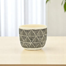 Load image into Gallery viewer, Geometric Round Pot Planter - Black / White
