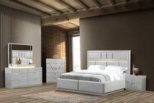 Load image into Gallery viewer, Da Vinci Modern Style King Bed Made with Wood in Gray
