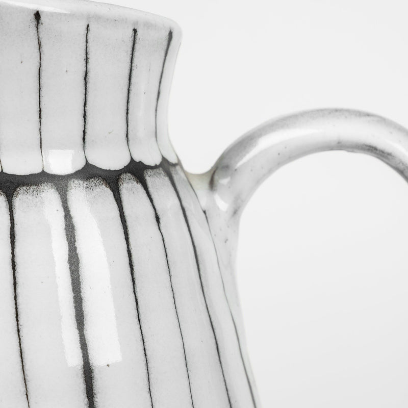 Cylinder Jug Vase With Sculptural Details - Black / White