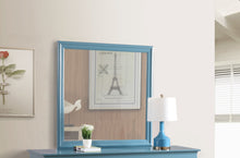 Load image into Gallery viewer, Traditional Wall Mirror For Any Space
