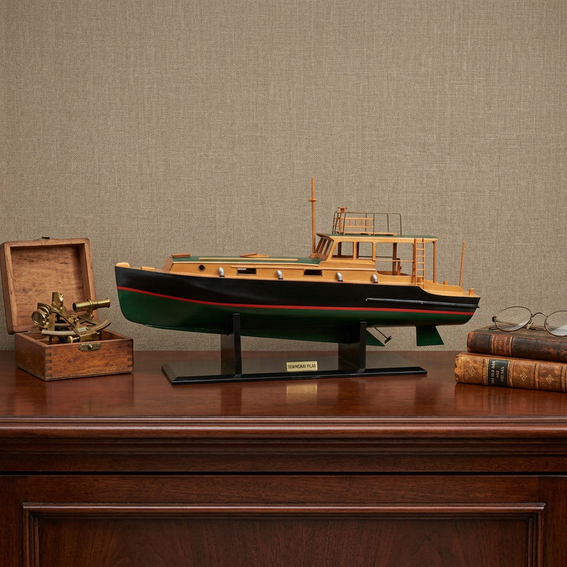 Hand Painted 1934 Hemingway Pilar Fishing Boat Model Boat - Black / Green