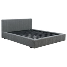 Load image into Gallery viewer, Weselyn - Platform Bed
