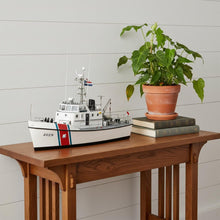 Load image into Gallery viewer, Hand Painted Model Boat (624584) - White
