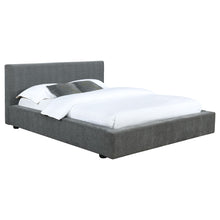 Load image into Gallery viewer, Weselyn - Platform Bed
